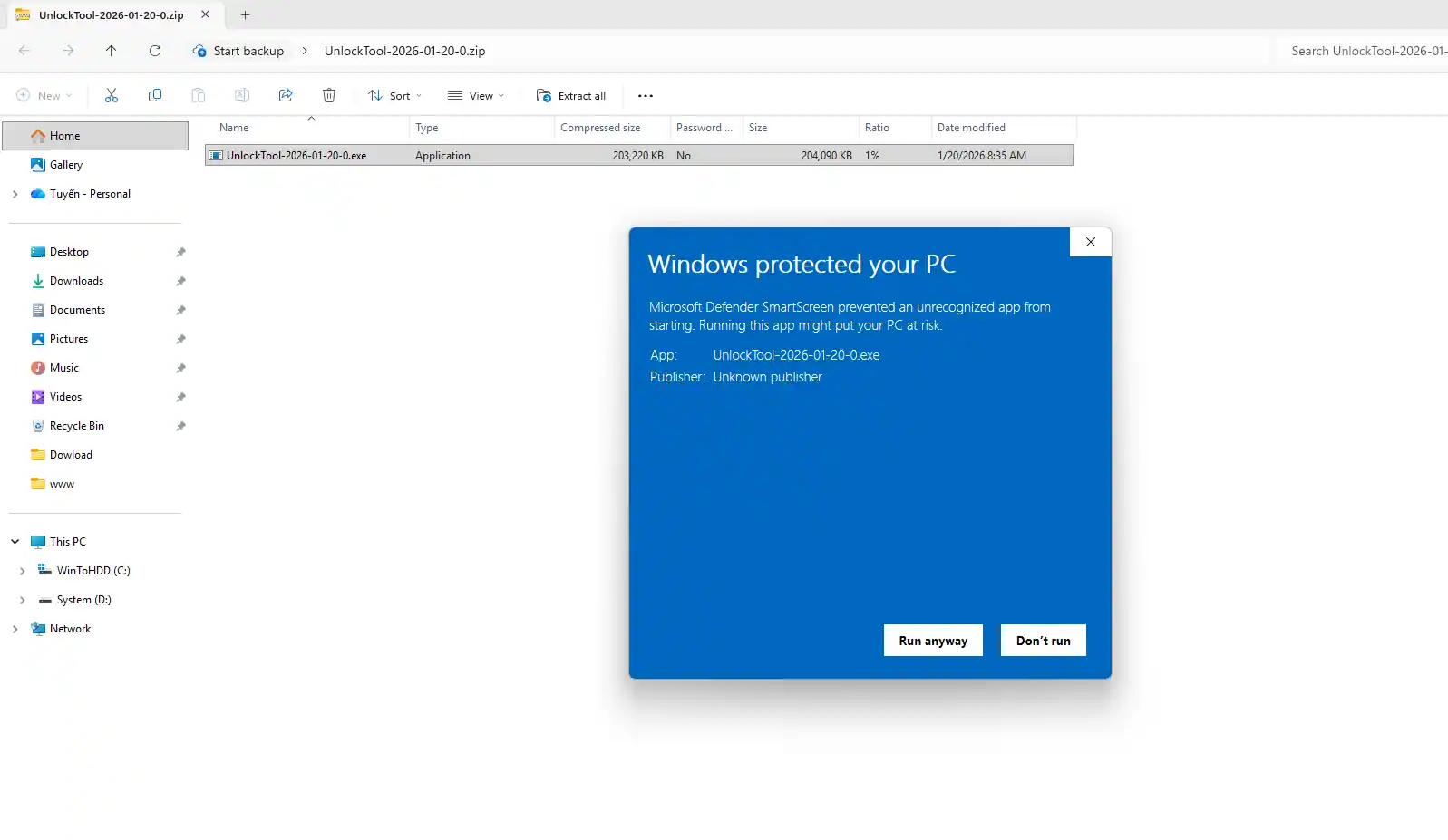 Windows SmartScreen - nhấn Run anyway để chạy UnlockTool